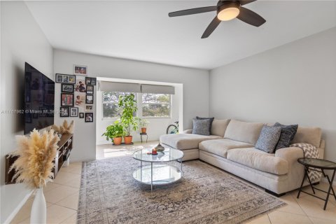 Condo in Margate, Florida, 2 bedrooms  № 1698440 - photo 10