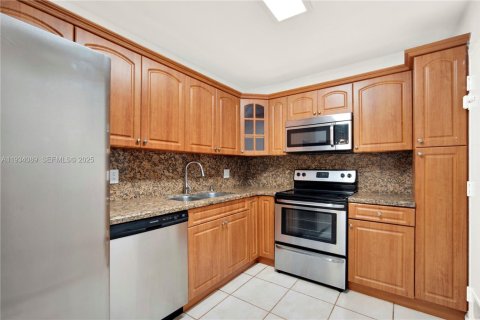 Copropriété à vendre à Sunny Isles Beach, Floride: 1 chambre, 66.89 m2 № 1992401 - photo 11