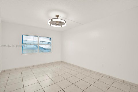 Copropriété à vendre à Sunny Isles Beach, Floride: 1 chambre, 66.89 m2 № 1992401 - photo 14