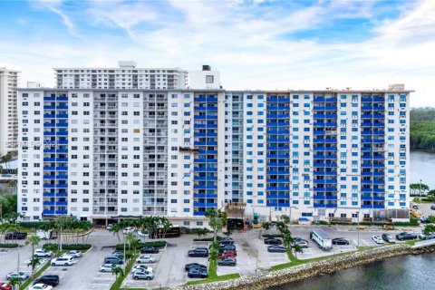 Copropriété à vendre à Sunny Isles Beach, Floride: 1 chambre, 66.89 m2 № 1992401 - photo 6