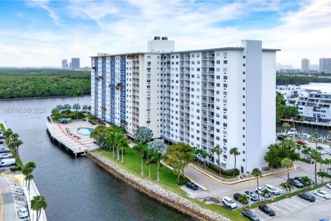 Copropriété à vendre à Sunny Isles Beach, Floride: 1 chambre, 66.89 m2 № 1992401 - photo 2