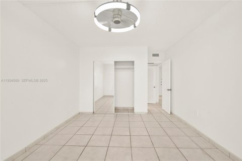 Copropriété à vendre à Sunny Isles Beach, Floride: 1 chambre, 66.89 m2 № 1992401 - photo 13