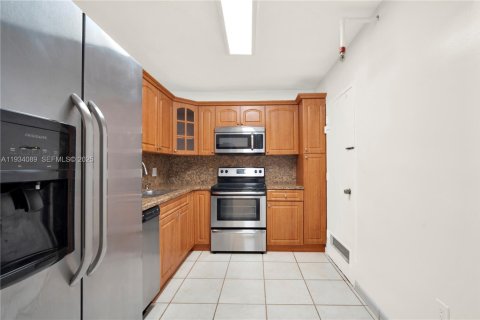 Copropriété à vendre à Sunny Isles Beach, Floride: 1 chambre, 66.89 m2 № 1992401 - photo 12