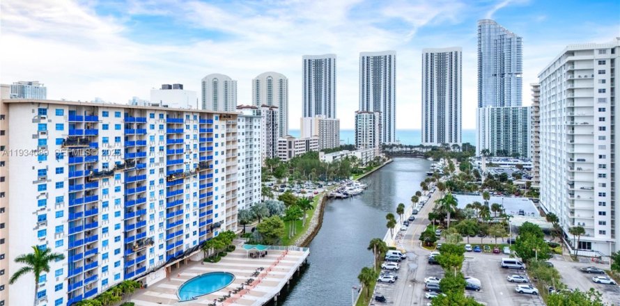 Condo à Sunny Isles Beach, Floride, 1 chambre  № 1992401