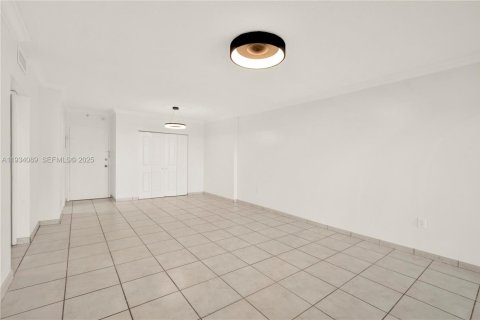 Copropriété à vendre à Sunny Isles Beach, Floride: 1 chambre, 66.89 m2 № 1992401 - photo 17