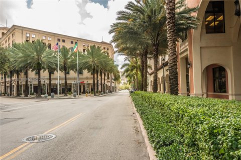 Condo in Coral Gables, Florida, 2 bedrooms  № 2019525 - photo 4