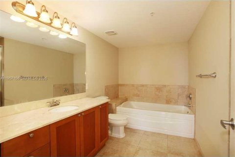 Condo in Coral Gables, Florida, 2 bedrooms  № 2019525 - photo 9