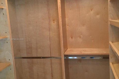 Condo in Coral Gables, Florida, 2 bedrooms  № 2019525 - photo 11