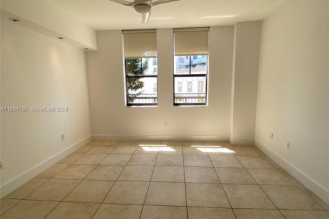 Condo in Coral Gables, Florida, 2 bedrooms  № 2019525 - photo 30