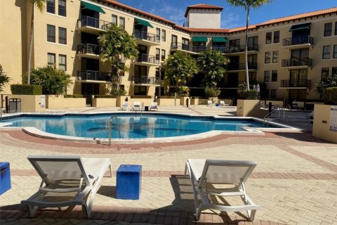 Condo in Coral Gables, Florida, 2 bedrooms  № 2019525 - photo 3