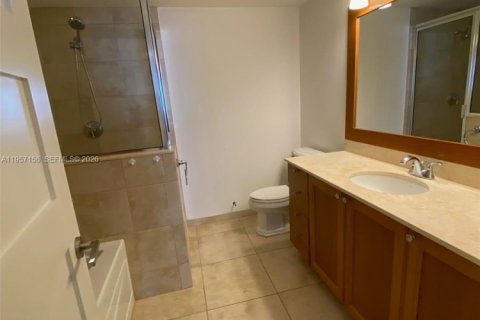 Condo in Coral Gables, Florida, 2 bedrooms  № 2019525 - photo 19