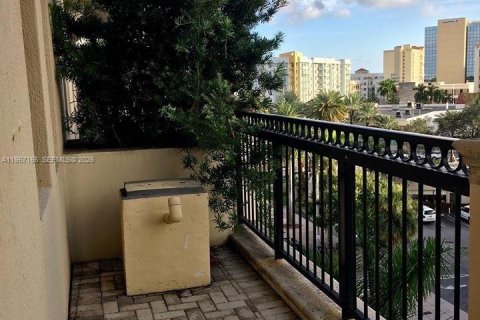 Condo in Coral Gables, Florida, 2 bedrooms  № 2019525 - photo 20