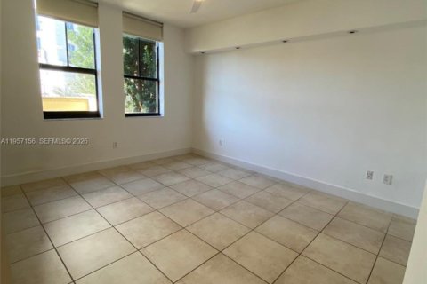 Condo in Coral Gables, Florida, 2 bedrooms  № 2019525 - photo 8