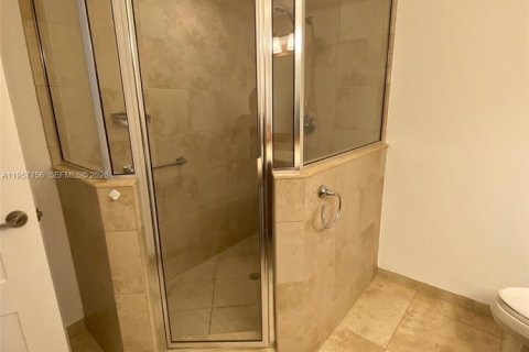 Condo in Coral Gables, Florida, 2 bedrooms  № 2019525 - photo 29