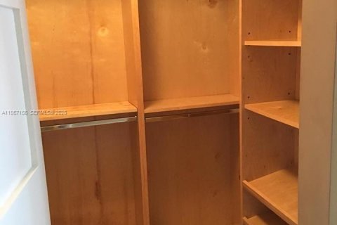 Condo in Coral Gables, Florida, 2 bedrooms  № 2019525 - photo 12