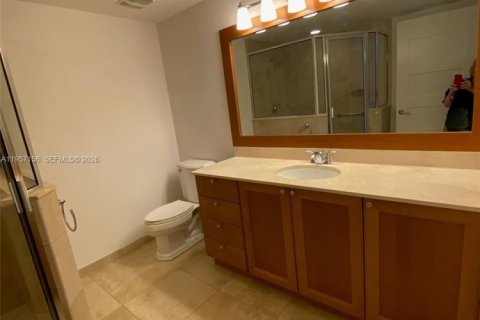 Condo in Coral Gables, Florida, 2 bedrooms  № 2019525 - photo 28