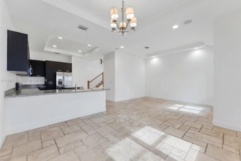 Снять в аренду таунхаус в Дорал, Флорида 4 спальни, 226.5м2, № 2002061 - фото 8