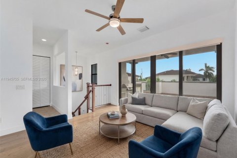 Таунхаус в Дорал, Флорида 4 спальни, 226.5м2 № 2002061