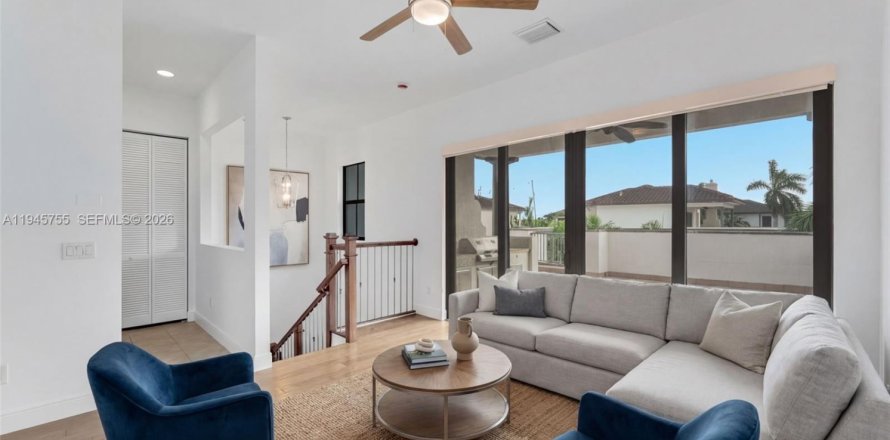 Таунхаус в Дорал, Флорида 4 спальни, 226.5м2 № 2002061