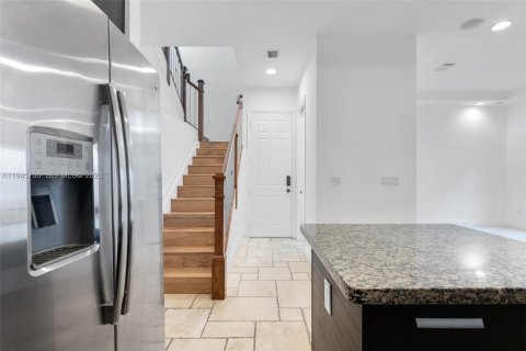 Снять в аренду таунхаус в Дорал, Флорида 4 спальни, 226.5м2, № 2002061 - фото 5