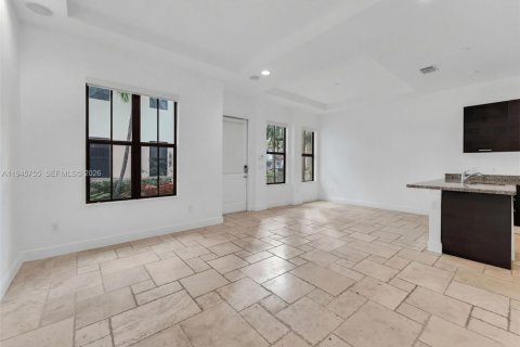 Снять в аренду таунхаус в Дорал, Флорида 4 спальни, 226.5м2, № 2002061 - фото 6