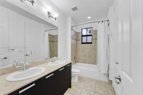 Снять в аренду таунхаус в Дорал, Флорида 4 спальни, 226.5м2, № 2002061 - фото 11