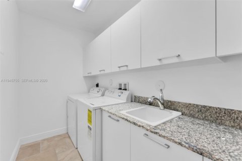 Снять в аренду таунхаус в Дорал, Флорида 4 спальни, 226.5м2, № 2002061 - фото 14