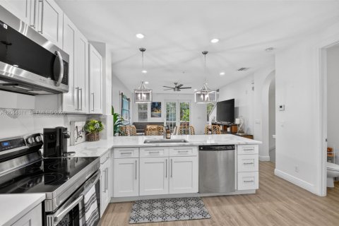 Touwnhouse à vendre à Lake Worth, Floride: 2 chambres, 165.37 m2 № 2244393 - photo 6