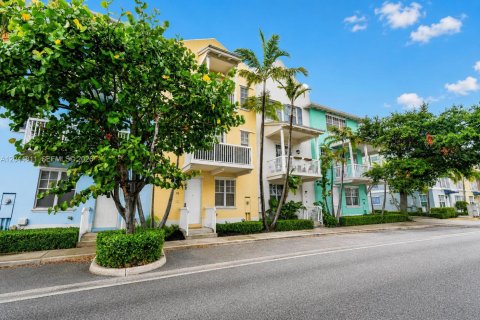 Touwnhouse à Lake Worth, Floride 2 chambres, 165.37 m2 № 2244393