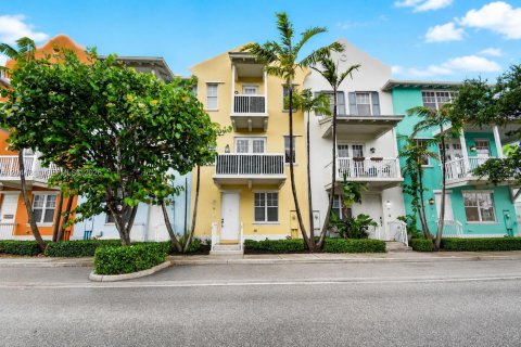 Touwnhouse à vendre à Lake Worth, Floride: 2 chambres, 165.37 m2 № 2244393 - photo 2