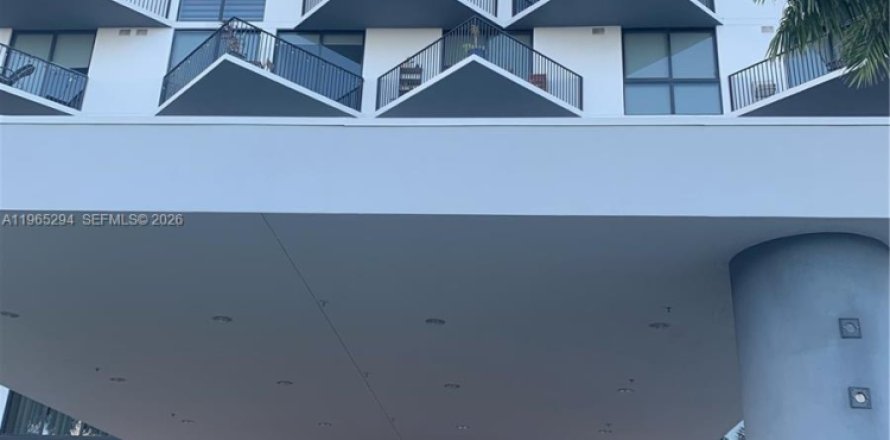 Condo in Doral, Florida, 1 bedroom № 2026930