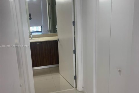 Condo in Doral, Florida, 1 bedroom № 2026930 - photo 13