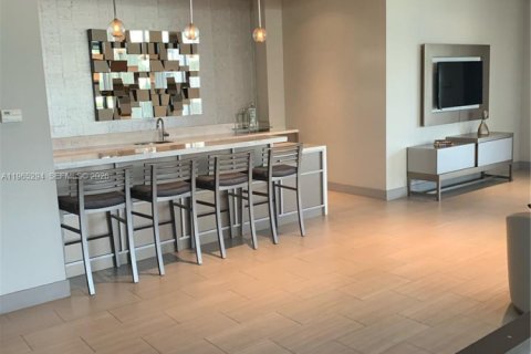 Condo in Doral, Florida, 1 bedroom № 2026930 - photo 26