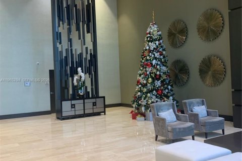 Condo in Doral, Florida, 1 bedroom № 2026930 - photo 4