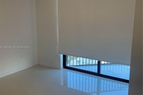 Condo in Doral, Florida, 1 bedroom № 2026930 - photo 11