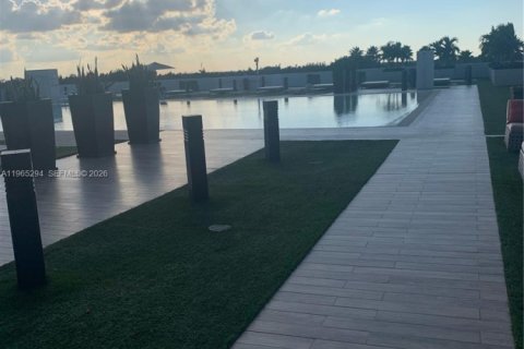 Condo in Doral, Florida, 1 bedroom № 2026930 - photo 21