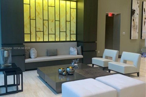 Condo in Doral, Florida, 1 bedroom № 2026930 - photo 5