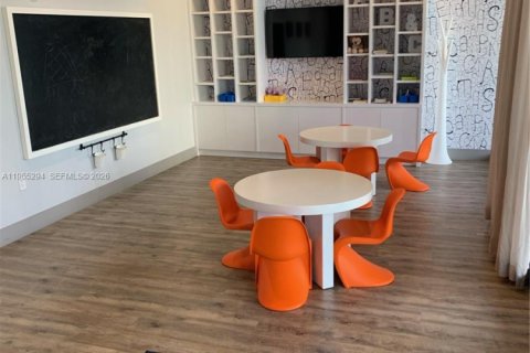 Condo in Doral, Florida, 1 bedroom № 2026930 - photo 27