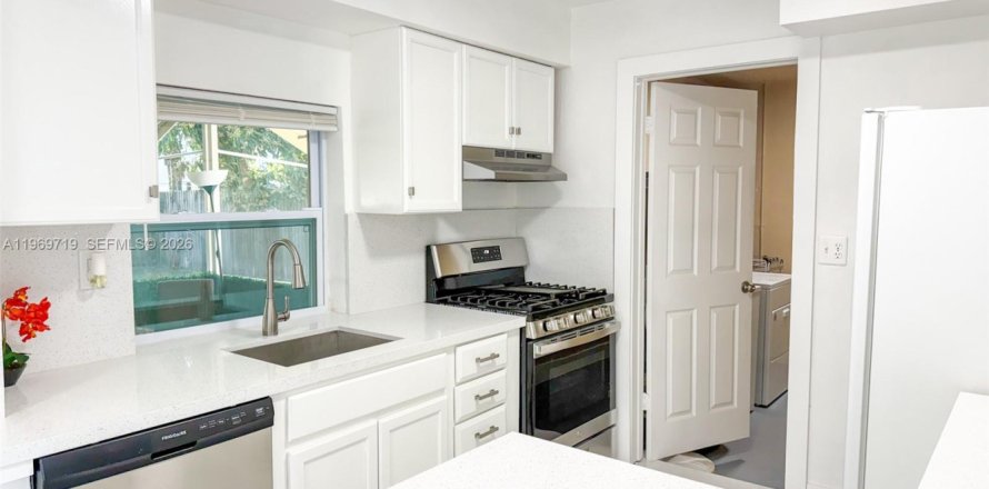 Villa ou maison à Sunrise, Floride 3 chambres, 139.35 m2 № 2030563