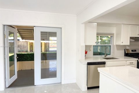 Villa ou maison à louer à Sunrise, Floride: 3 chambres, 139.35 m2 № 2030563 - photo 2