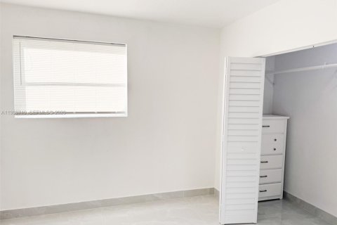 Villa ou maison à louer à Sunrise, Floride: 3 chambres, 139.35 m2 № 2030563 - photo 9