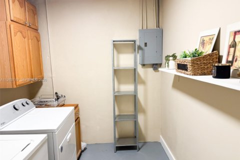 Villa ou maison à louer à Sunrise, Floride: 3 chambres, 139.35 m2 № 2030563 - photo 15