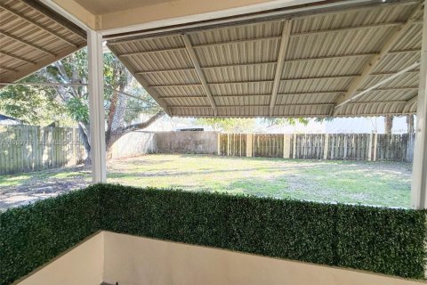 Villa ou maison à louer à Sunrise, Floride: 3 chambres, 139.35 m2 № 2030563 - photo 18