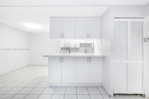 Condo in Miami Lakes, Florida, 2 bedrooms  № 2002697