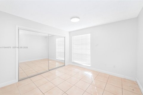 Condo in Miami Lakes, Florida, 2 bedrooms  № 2002697 - photo 12