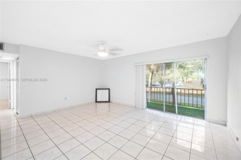 Condo in Miami Lakes, Florida, 2 bedrooms  № 2002697 - photo 7