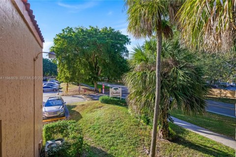 Condo in Miami Lakes, Florida, 2 bedrooms  № 2002697 - photo 14