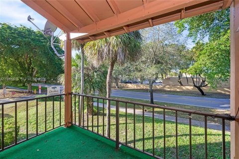 Condo in Miami Lakes, Florida, 2 bedrooms  № 2002697 - photo 13