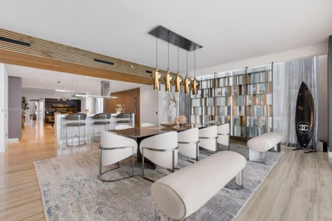 Купить кондоминиум в Санни-Айлс-Бич, Флорида 6 спален, 561.97м2, № 1980236 - фото 10