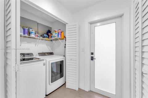 Townhouse in Miami, Florida 3 bedrooms, 147.9 sq.m. № 1787181 - photo 20